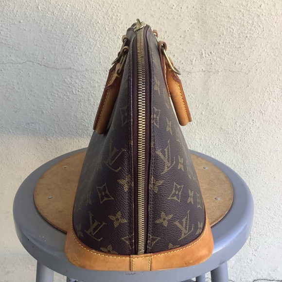 Louis Vuitton Monogram Alma PM - Picture 4 of 13